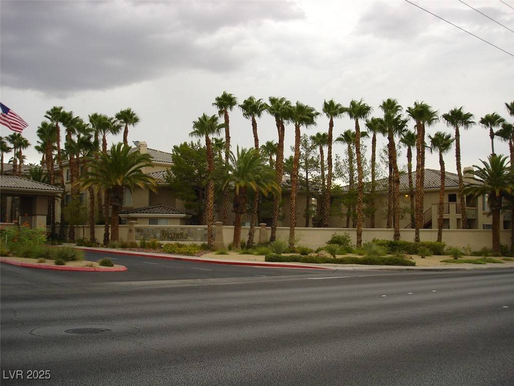 Las Vegas, NV 89113,7139 S DURANGO DR #305