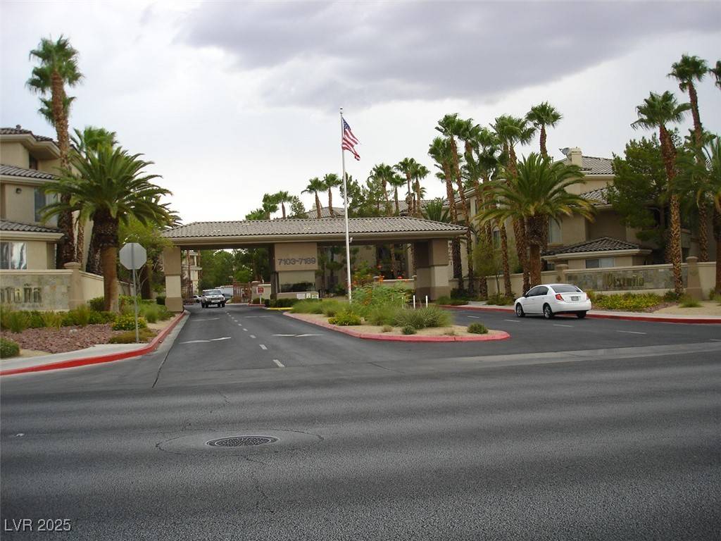Las Vegas, NV 89113,7139 S DURANGO DR #305