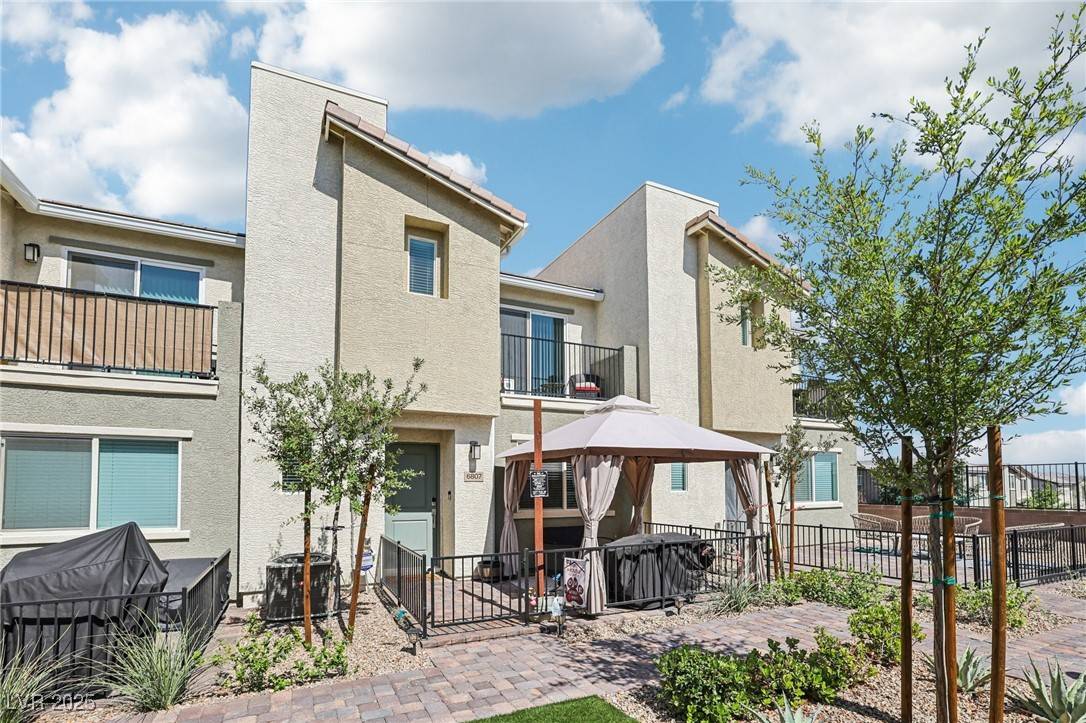North Las Vegas, NV 89086,6807 Satin Silver CT