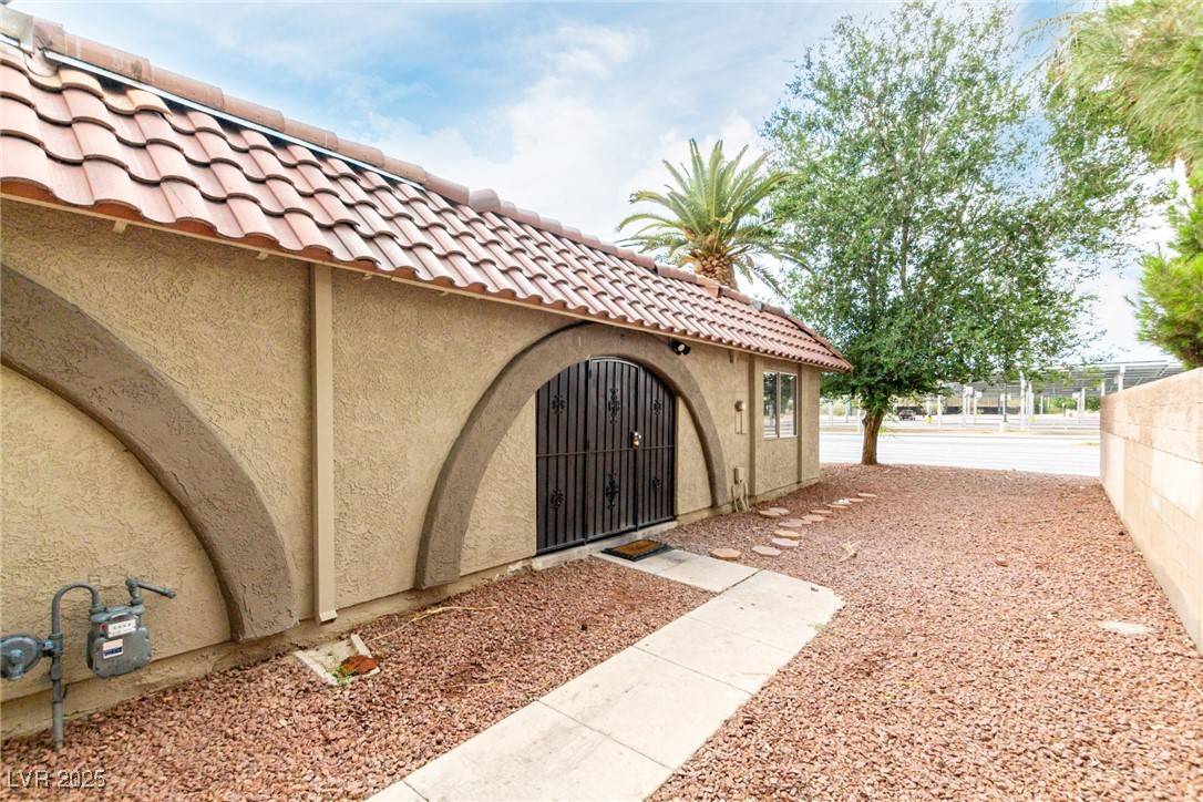 Las Vegas, NV 89110,848 Hedge WAY #5