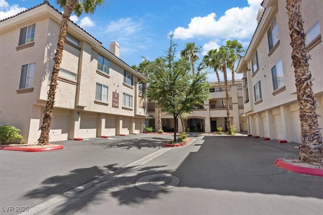 Las Vegas, NV 89113,7119 S Durango DR #211