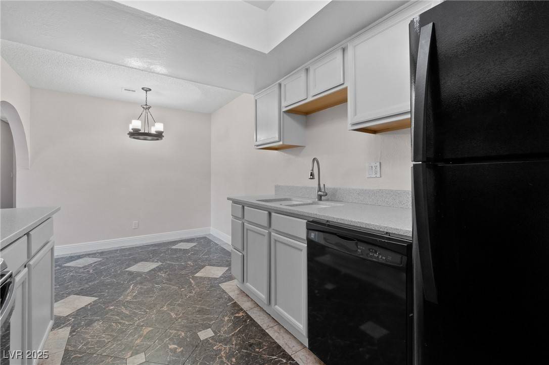 Las Vegas, NV 89103,5262 Osman CT #48