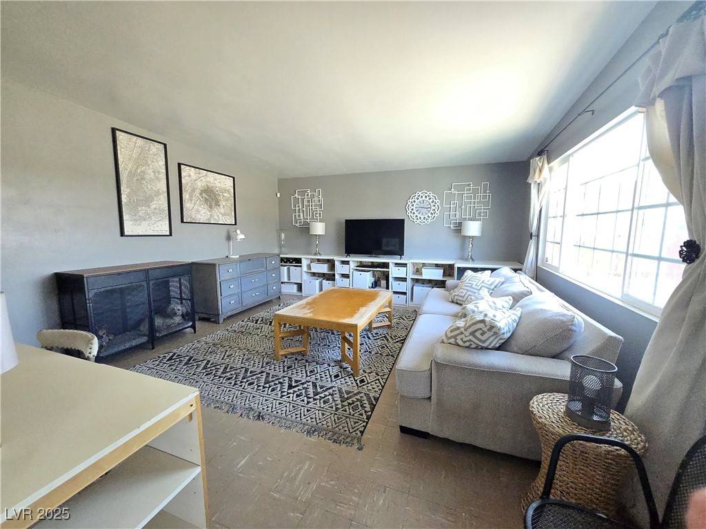 Las Vegas, NV 89107,5704 Heron AVE