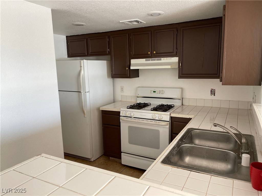 Las Vegas, NV 89115,1830 N Pecos RD #252