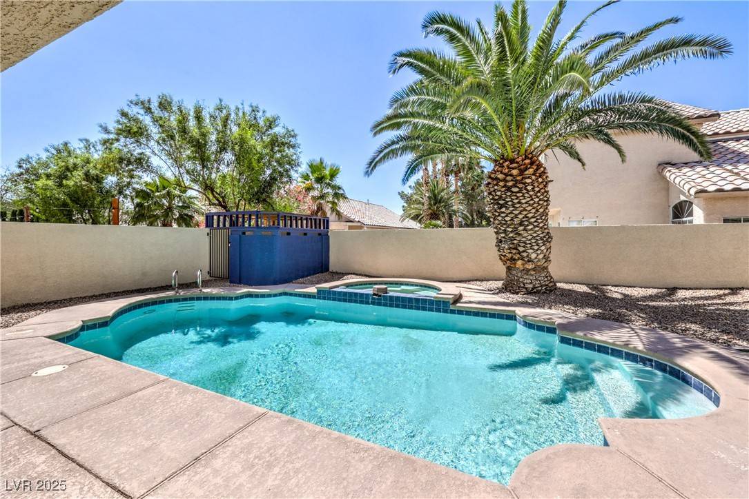 Las Vegas, NV 89149,7633 Raven Hills DR