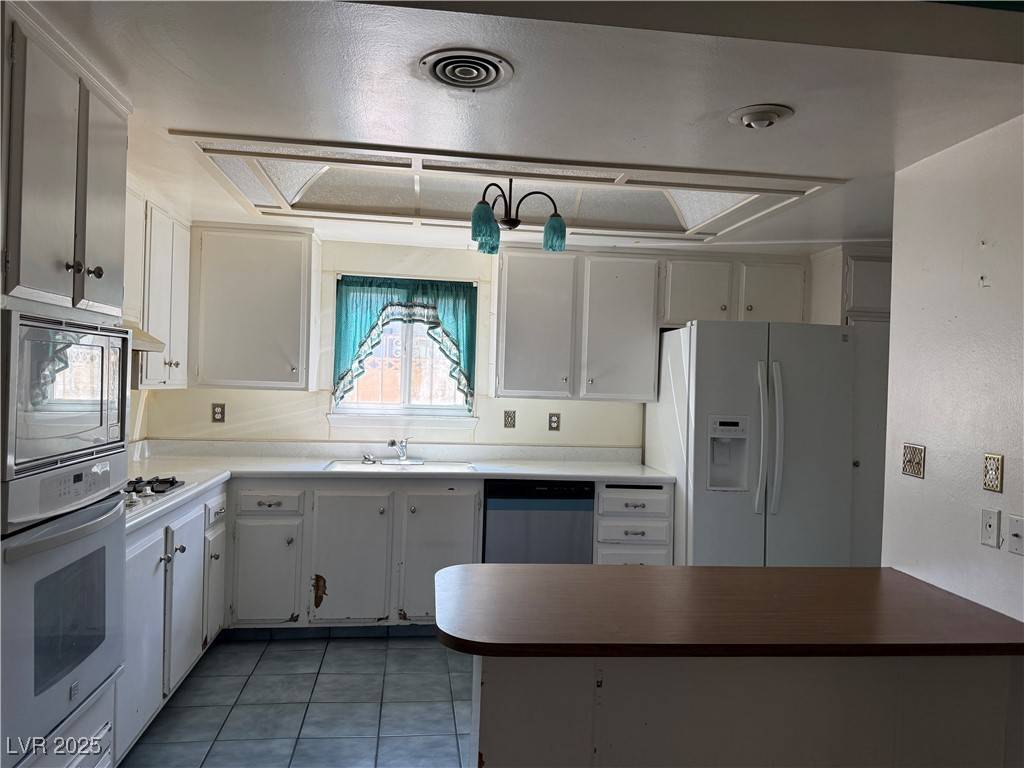 Las Vegas, NV 89169,1590 Raindance WAY