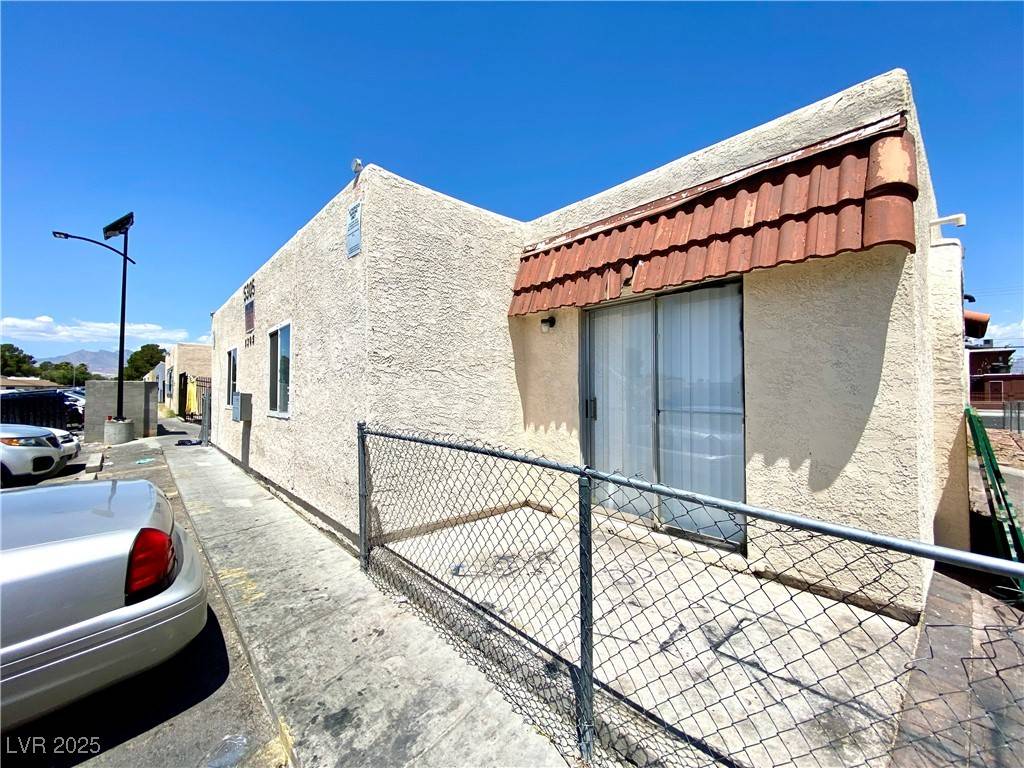 Las Vegas, NV 89108,5305 W Cheyenne AVE
