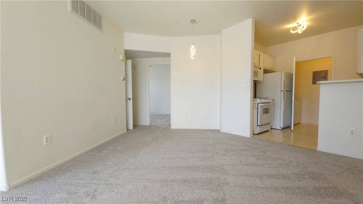 Las Vegas, NV 89113,7127 S Durango DR #310