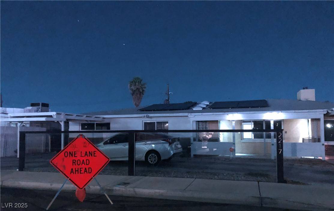 Las Vegas, NV 89104,2217 Santa Ynez DR