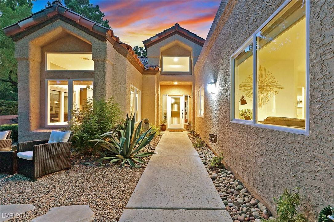 Las Vegas, NV 89113,8370 Plum Creek CT