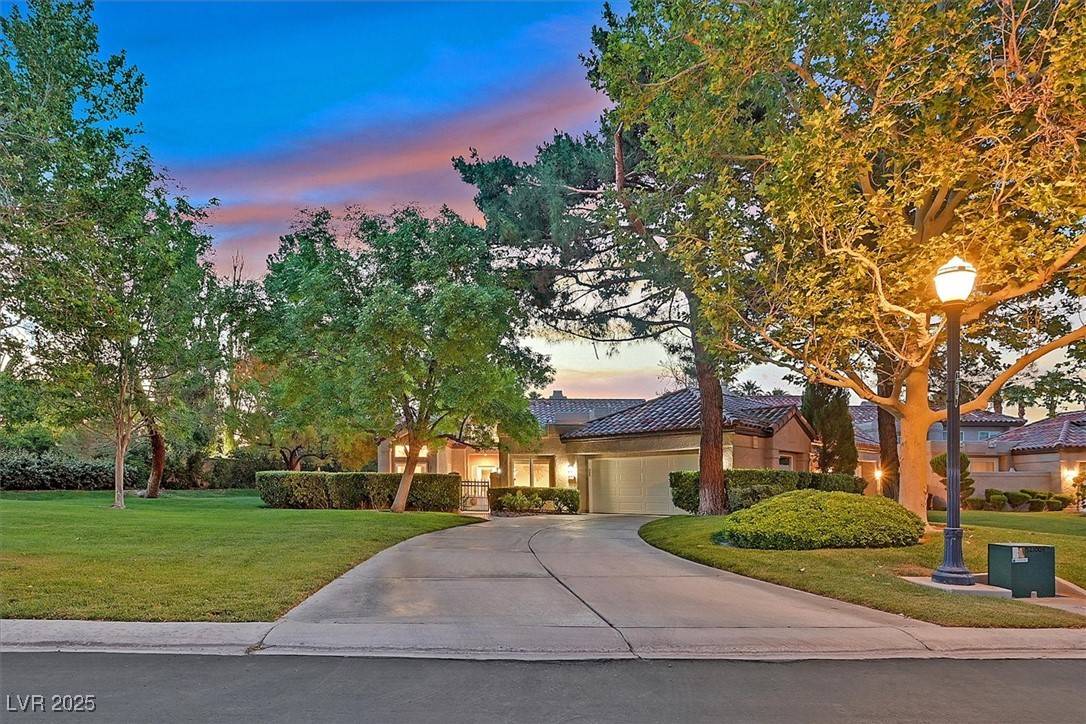 Las Vegas, NV 89113,8370 Plum Creek CT
