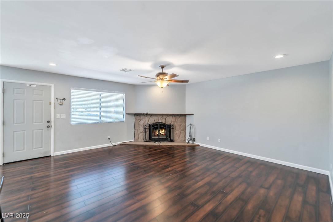Las Vegas, NV 89117,2708 Beaver Creek CT #202
