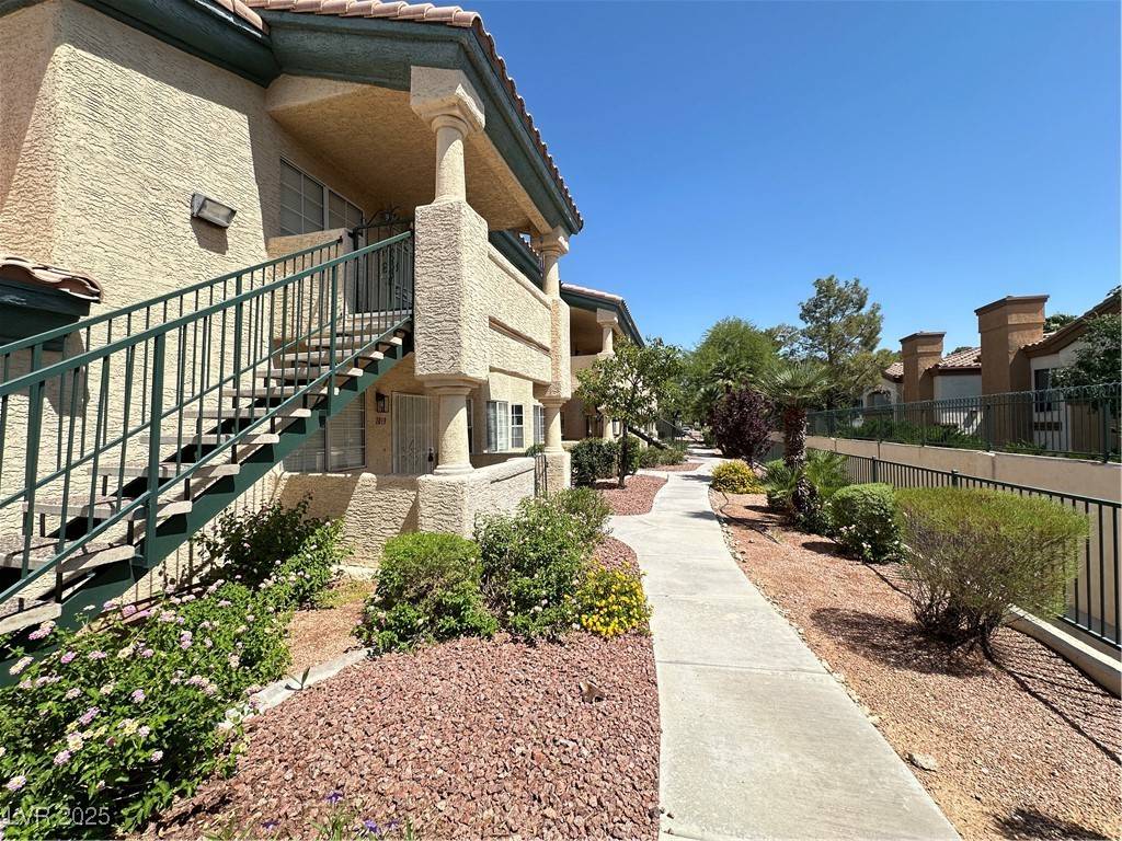 Las Vegas, NV 89117,8410 Eldora AVE #1013