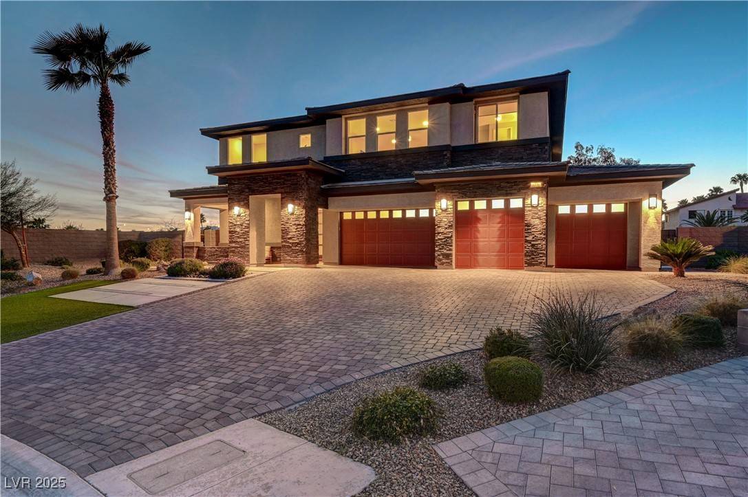 Las Vegas, NV 89117,7736 Tioga Ridge CT