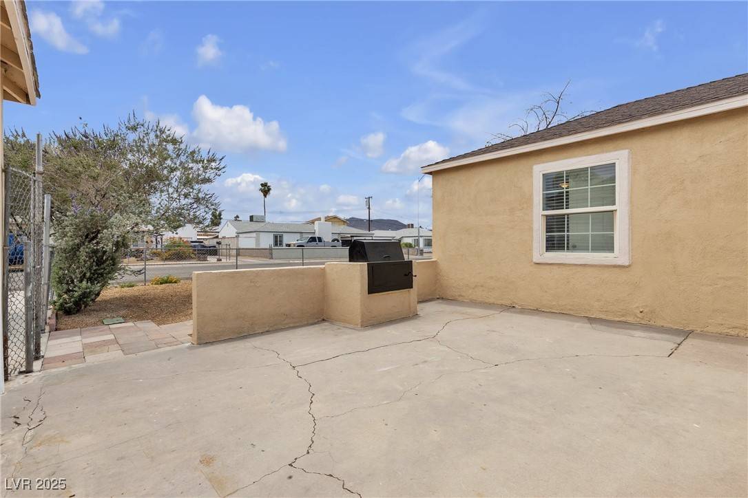 Henderson, NV 89015,120 Dogwood ST