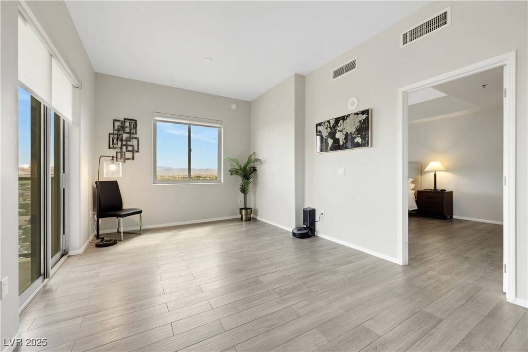 Las Vegas, NV 89123,8255 Las Vegas BLVD #1821