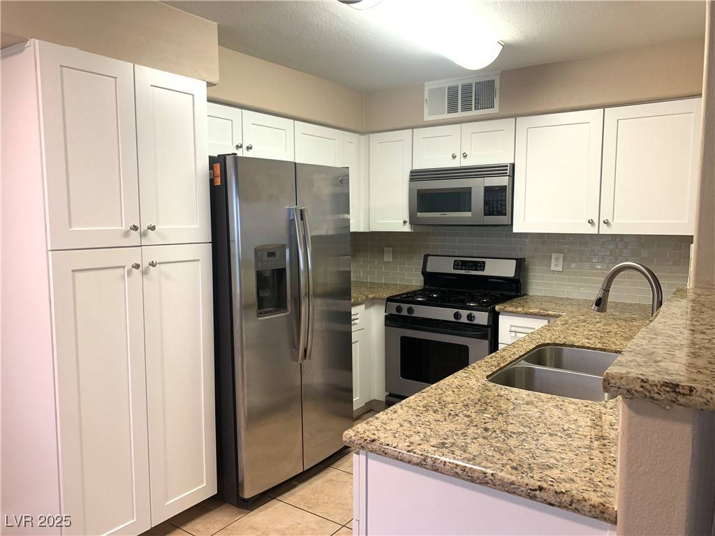 Las Vegas, NV 89120,3071 Key Largo DR #104