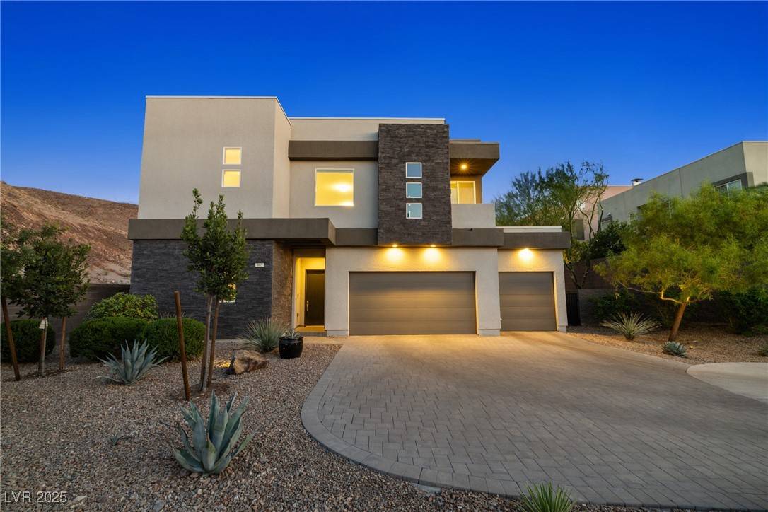 Henderson, NV 89012,865 Auroras Edge CT