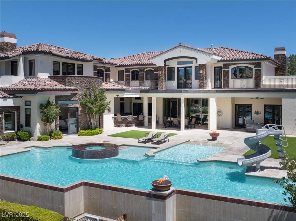 Las Vegas, NV 89117,8725 Newport Isle CT