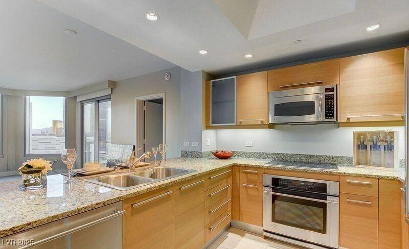 Las Vegas, NV 89109,222 Karen AVE #1601