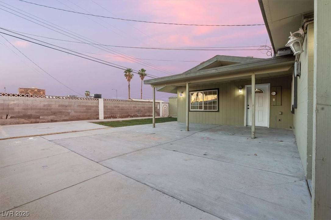 Las Vegas, NV 89169,1628 Izabella AVE