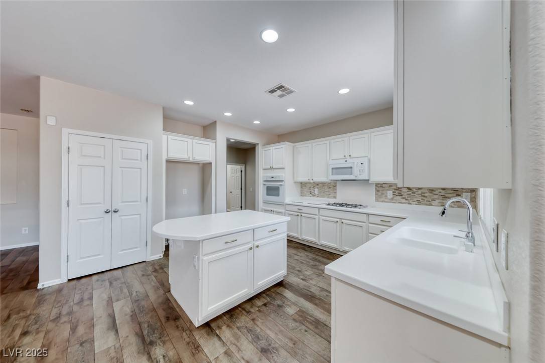 Las Vegas, NV 89131,7606 Kenwood Hills CT