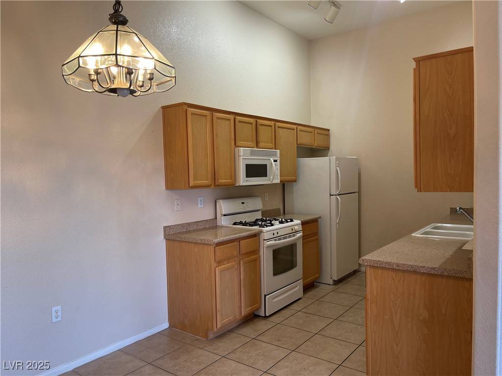 Las Vegas, NV 89129,3395 CACTUS SHADOW ST #201