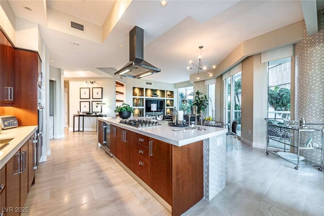Las Vegas, NV 89109,2747 Paradise RD #206