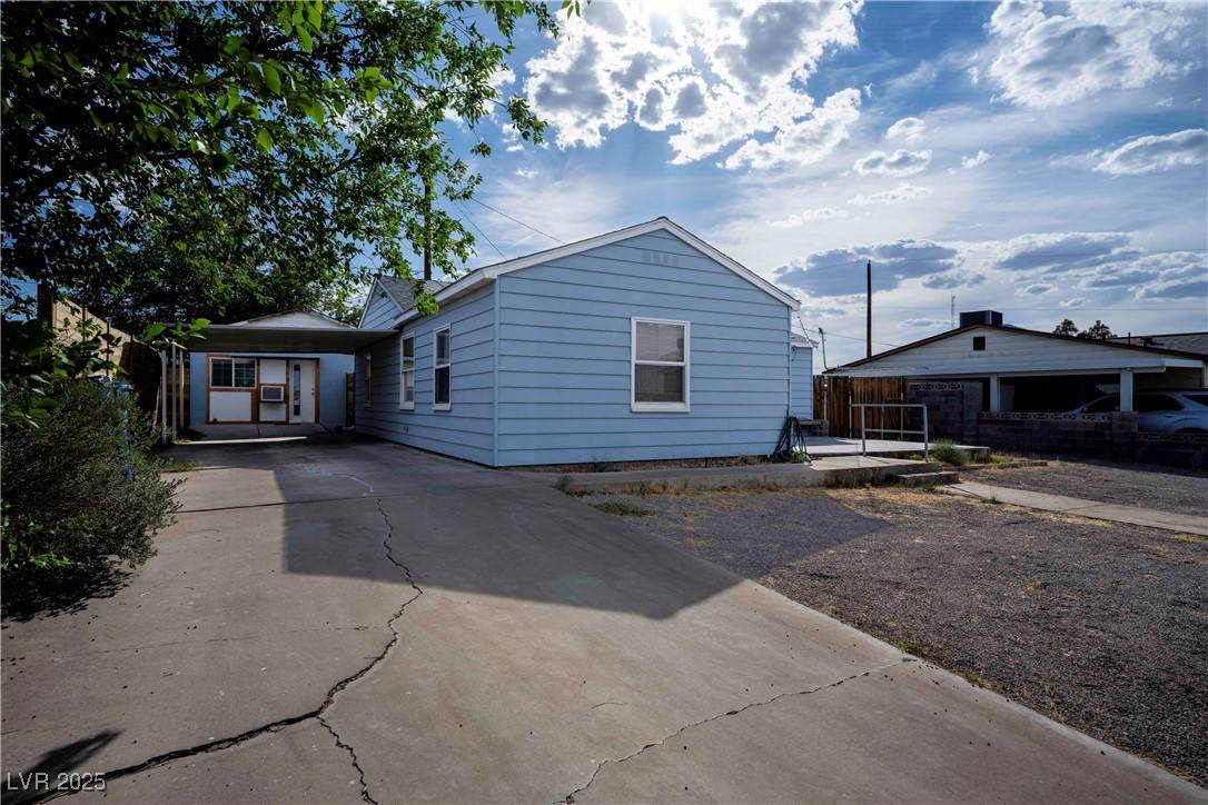 Henderson, NV 89015,550 Karen WAY
