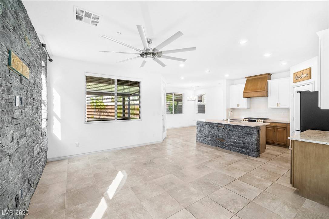 Henderson, NV 89052,900 Bluebell Brook ST