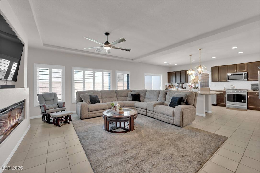 Las Vegas, NV 89141,5616 Canoe Ridge CT