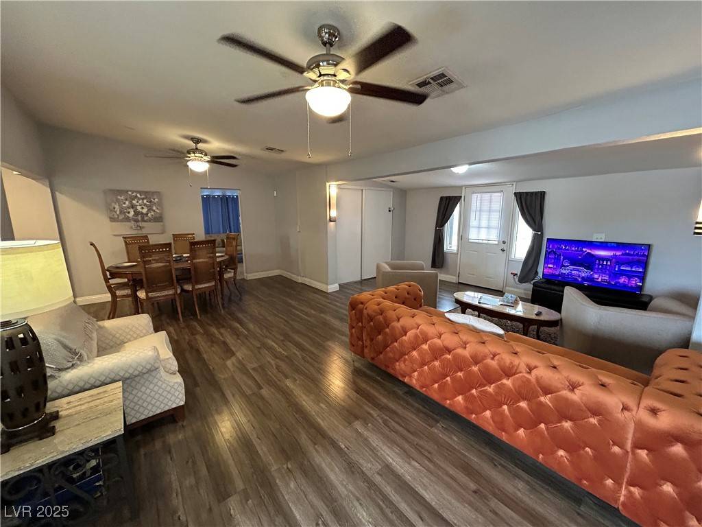 Las Vegas, NV 89104,2020 Santa Paula DR