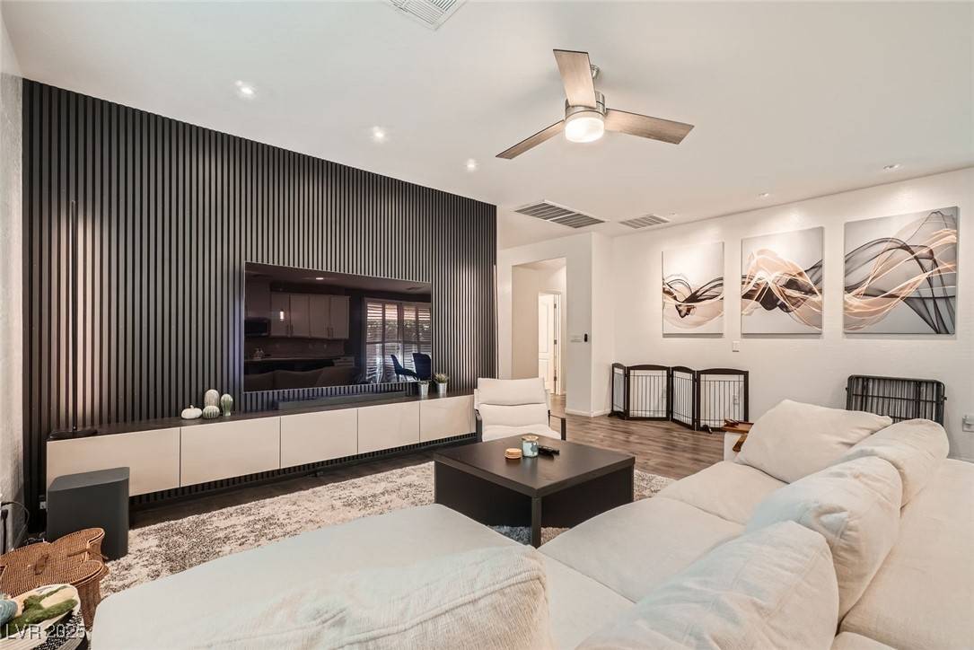 Las Vegas, NV 89113,6233 Canterbury Field RD
