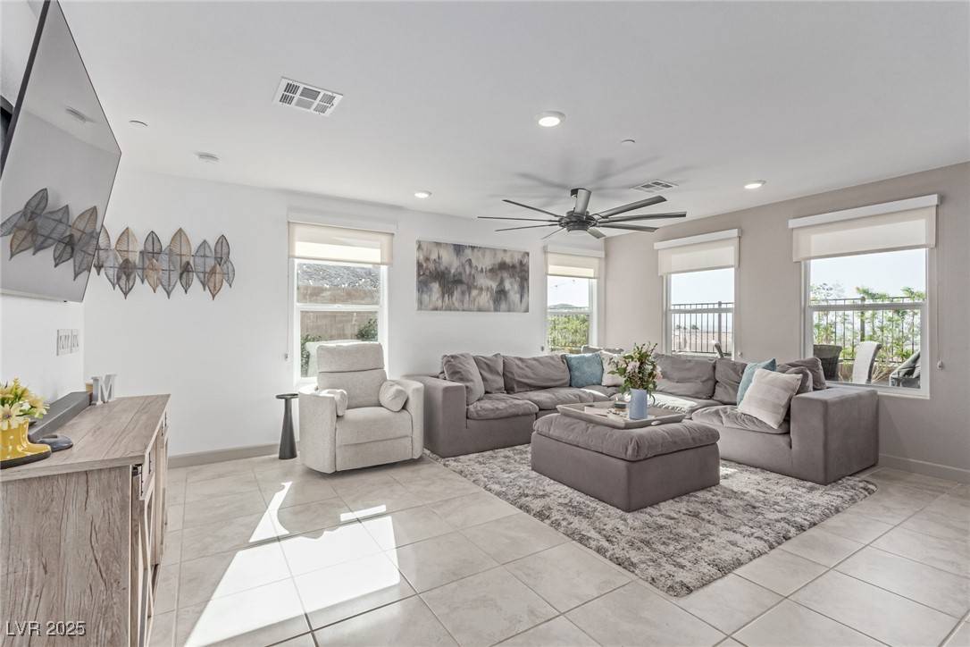 Henderson, NV 89012,360 Rosefinch ST