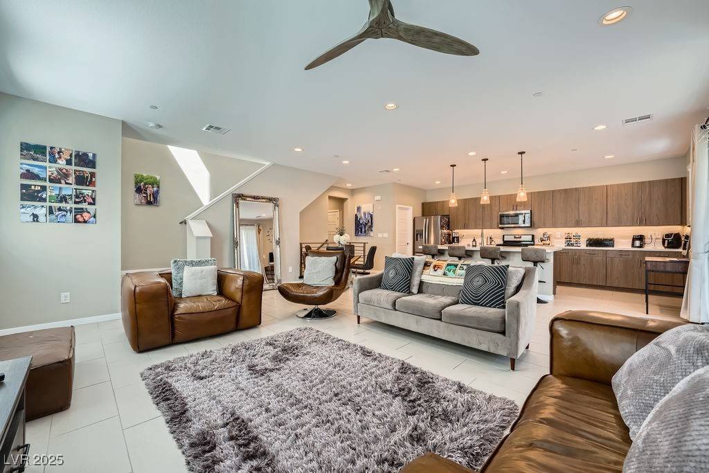 Las Vegas, NV 89135,11289 Vision Peak AVE #103