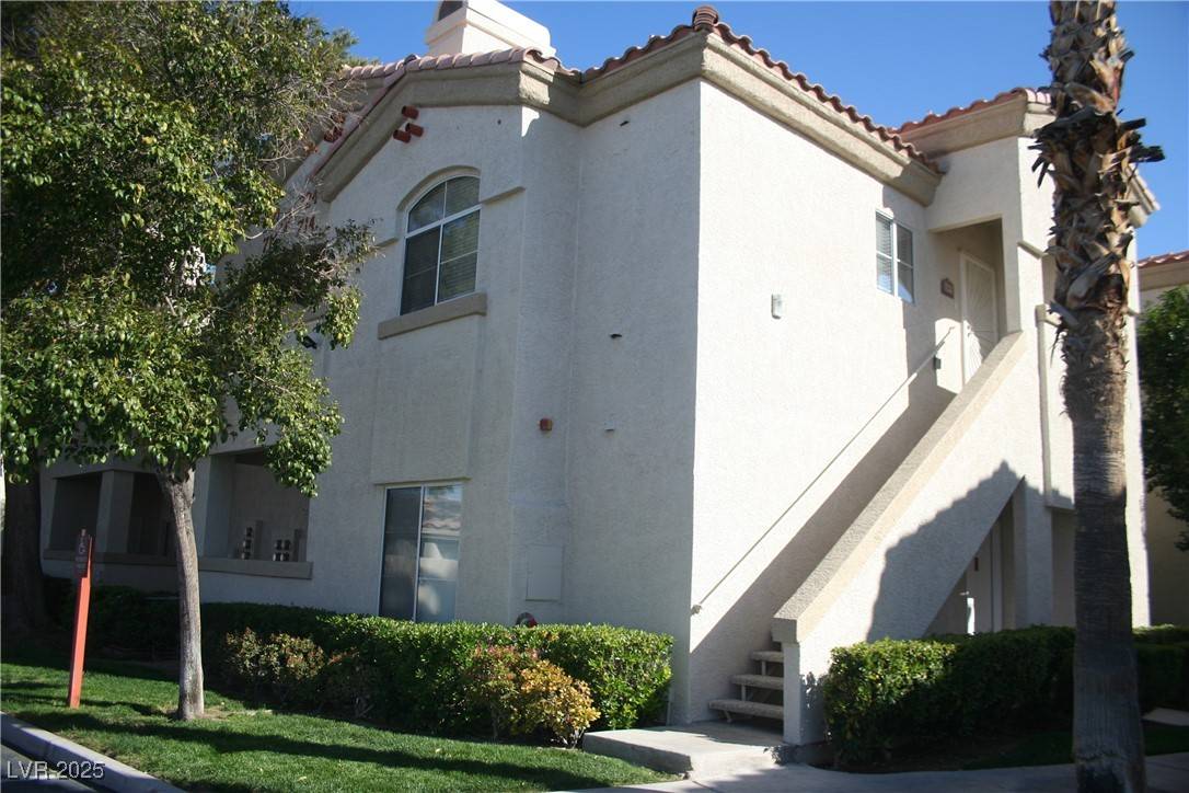 Las Vegas, NV 89120,6480 Annie Oakley DR #722
