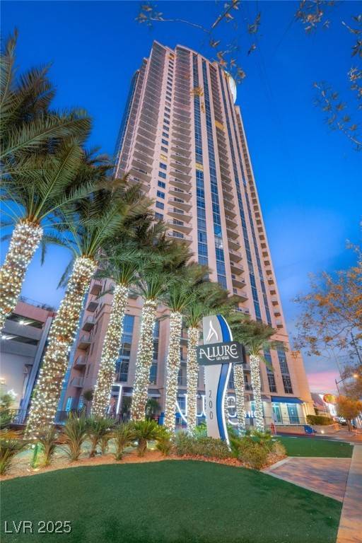 Las Vegas, NV 89102,200 W Sahara AVE #2204