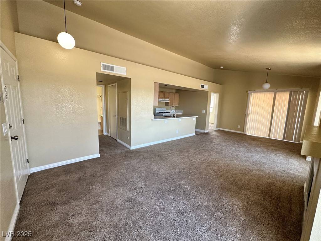 Las Vegas, NV 89147,7570 FLAMINGO RD #204