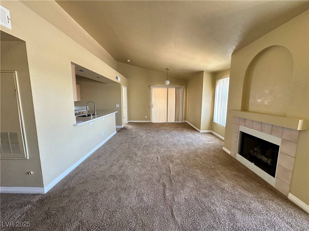 Las Vegas, NV 89147,7570 FLAMINGO RD #204