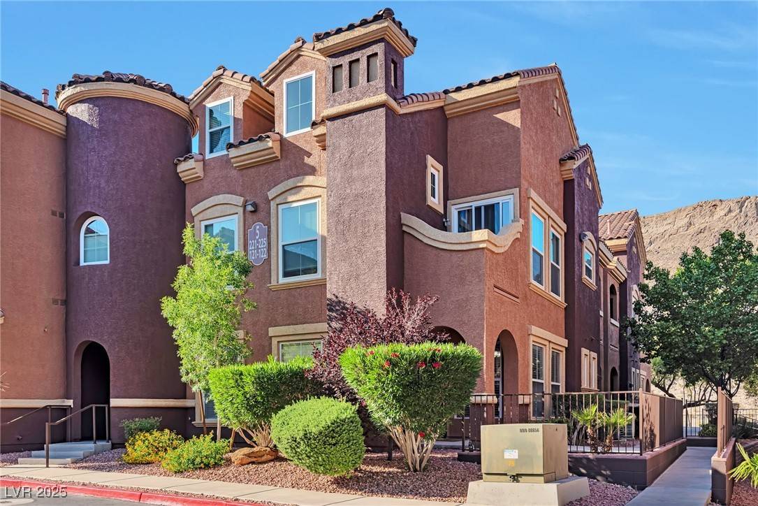 Las Vegas, NV 89129,3975 N Hualapai WAY #121