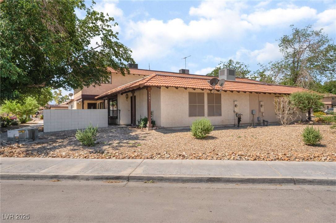 Las Vegas, NV 89142,5101 Renault AVE