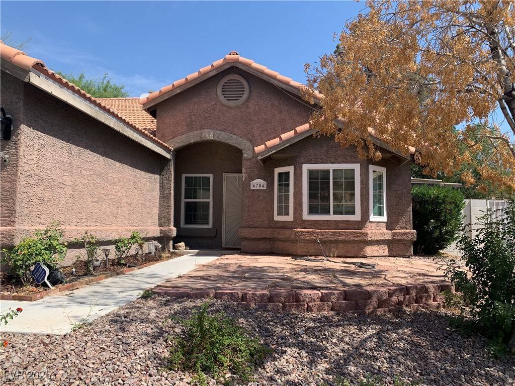 Las Vegas, NV 89108,6704 Lost River CT