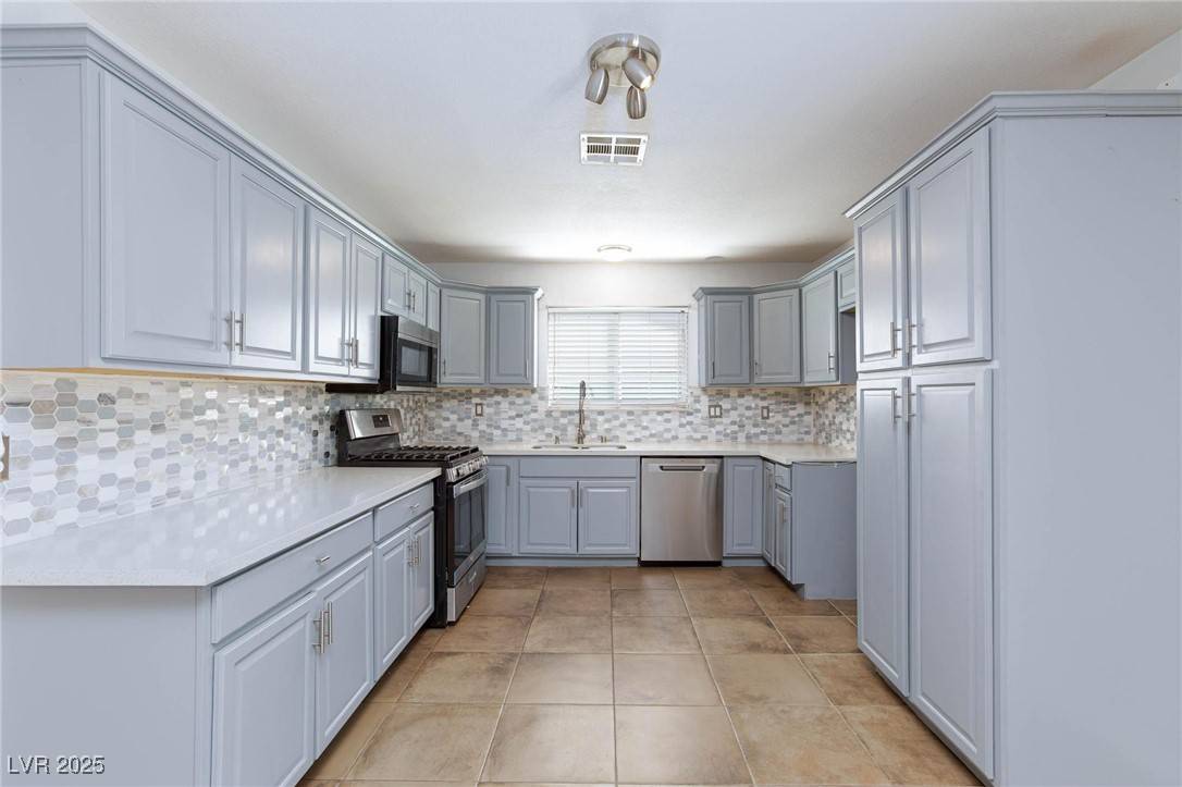 Las Vegas, NV 89102,1700 Ivanhoe WAY