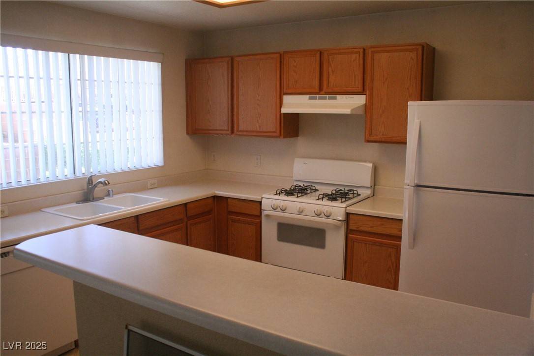 Henderson, NV 89052,830 Carnegie ST #1011