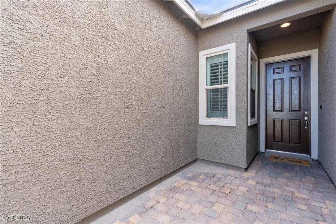 Las Vegas, NV 89149,6421 Winecup ST