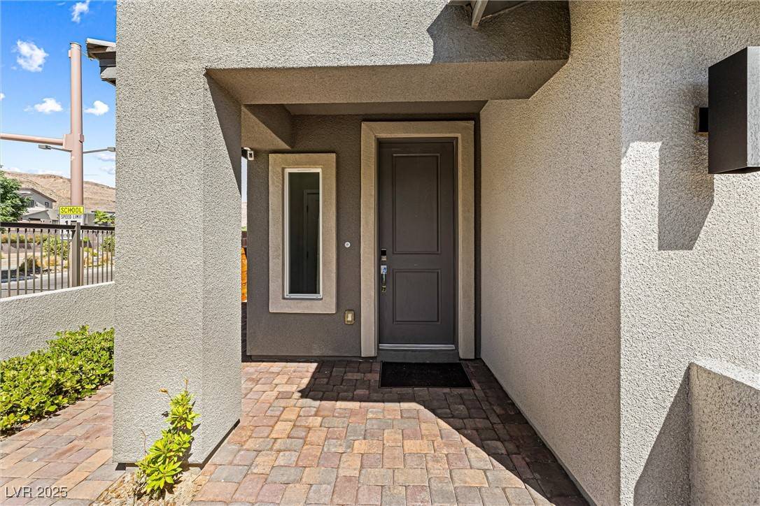 Las Vegas, NV 89148,7017 Pearl Hilltop CT