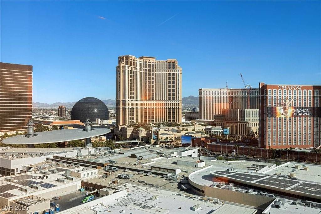 Las Vegas, NV 89109,2000 N Fashion Show DR #3000