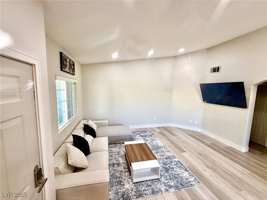 Las Vegas, NV 89144,300 Amber Pine ST #202