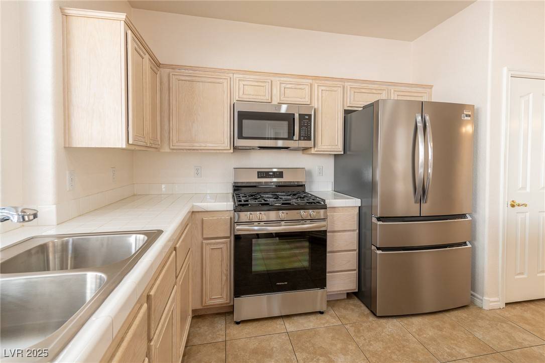 Las Vegas, NV 89145,1012 Collingtree ST