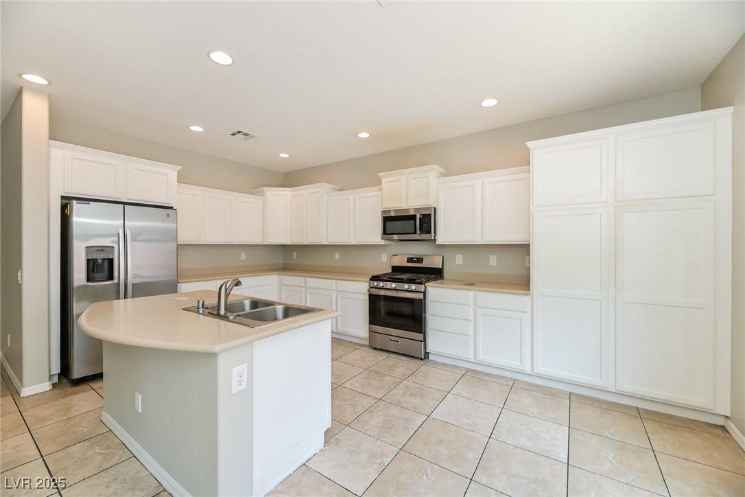 Las Vegas, NV 89122,4060 Haflinger CT